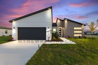 Building Photo - 25307 Alicante Dr