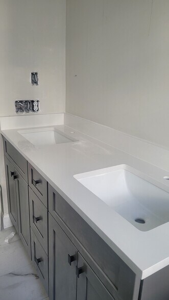 Building Photo - 29 Amaranth Ave