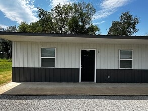 Building Photo - 3 BED 1BATH- BRAGGS, OK