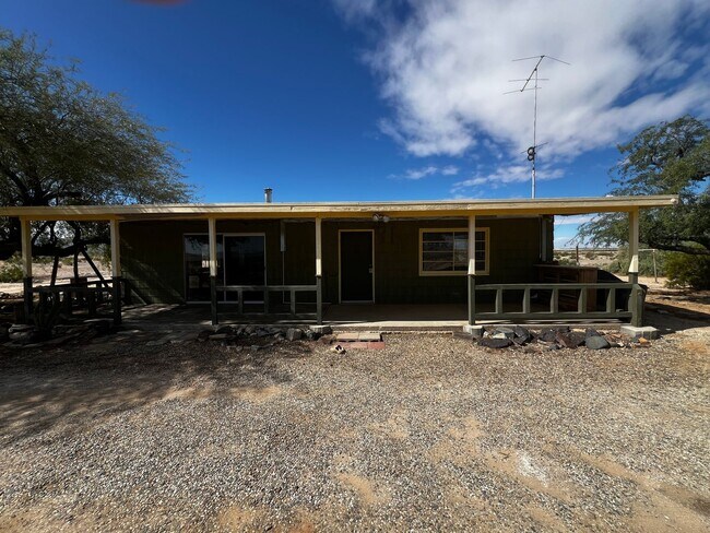Building Photo - For Rent – Private Desert Retreat in Wonde...