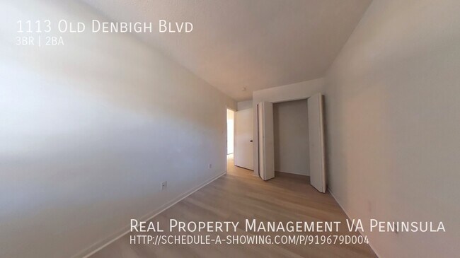 Building Photo - 3 Bedroom Town Home Near Mary Immaculate F...