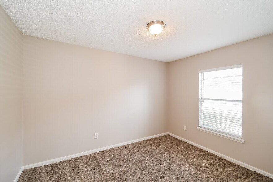 Building Photo - 9432 Harrier Ct