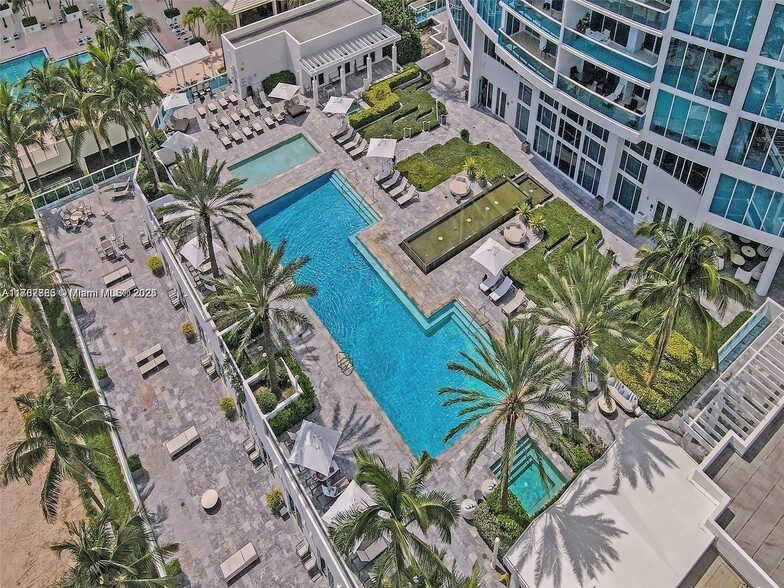 Building Photo - 2711 S Ocean Dr