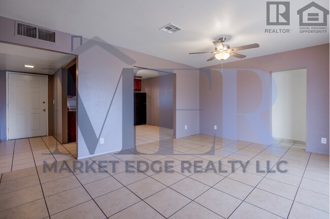 Building Photo - 5Bed/2Bath Home at 35th Ave/Cactus! $1799 ...