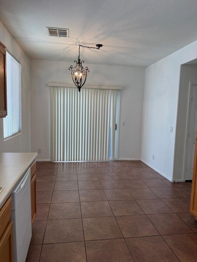 Building Photo - Move-In Ready Opportunity