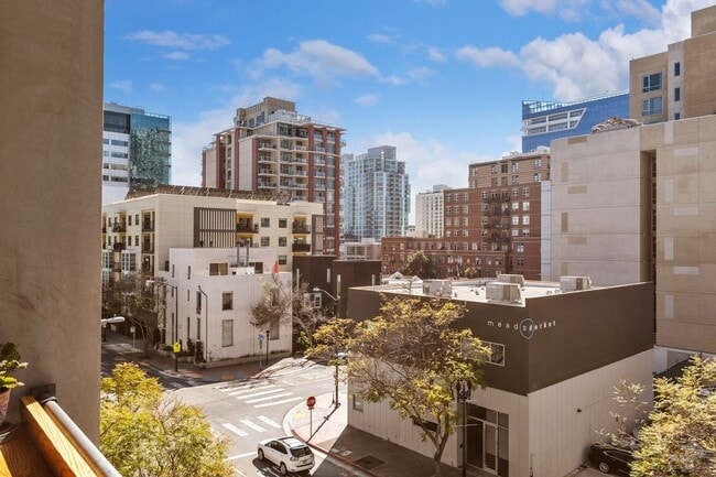 Building Photo - Modern Chic 2 bedroom at M2i