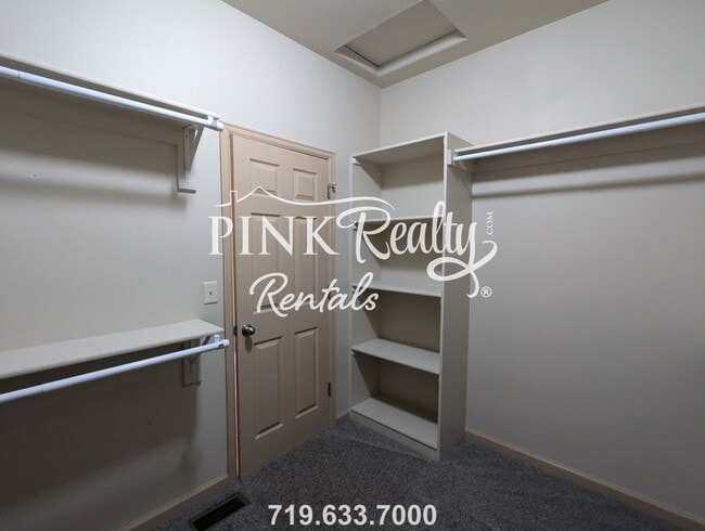 Building Photo - 1325 N Challenger Pl