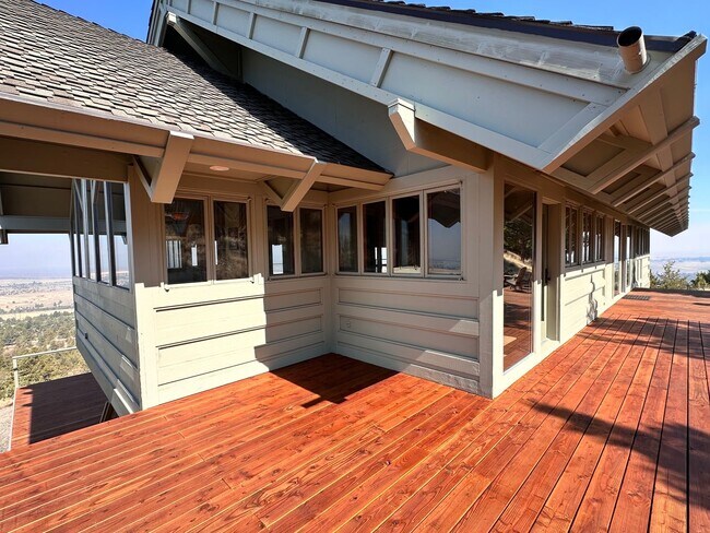 Building Photo - 10747 SW Mintken Ln