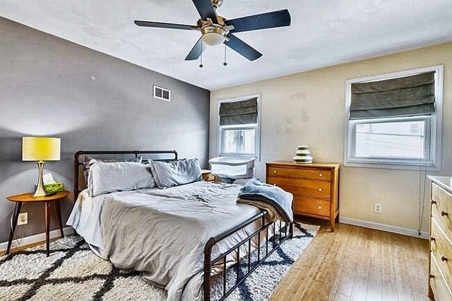 Building Photo - 4784 Sciota St