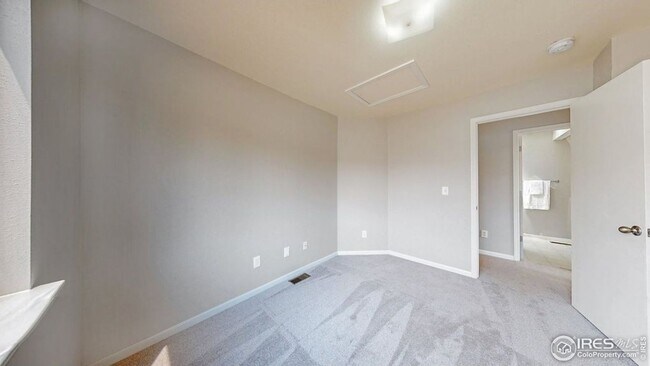 Building Photo - 2900 Ross Dr