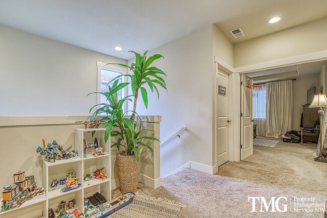 Building Photo - Spacious 4 BD Home with Private Backyard & Community Amenities!