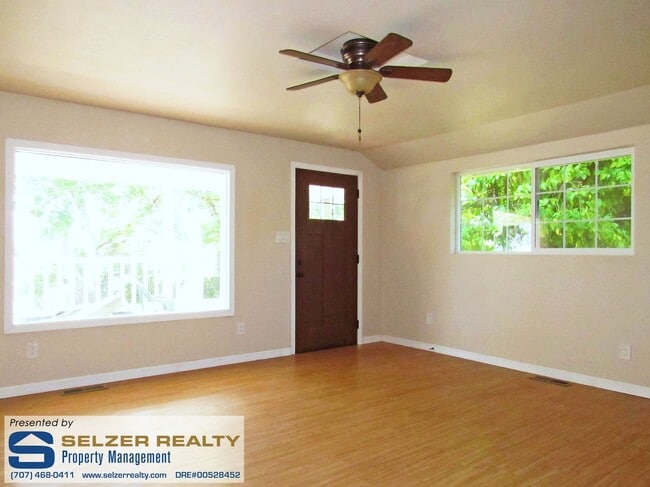 Building Photo - Cozy 2 bedroom home at the base of the wes...