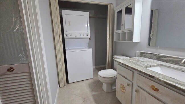 Building Photo - 1212 Breezy Way