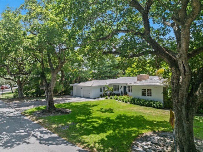 Building Photo - 4114 Santa Maria St