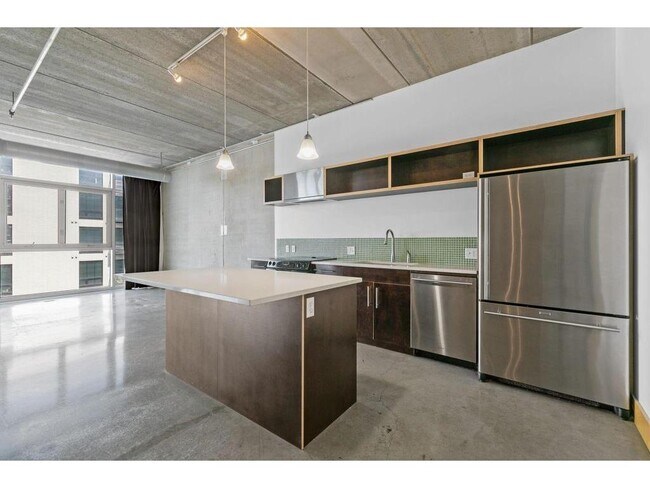 Building Photo - 345 N 6th Ave
