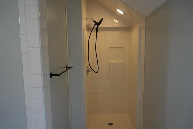 Building Photo - 13 Tweed St