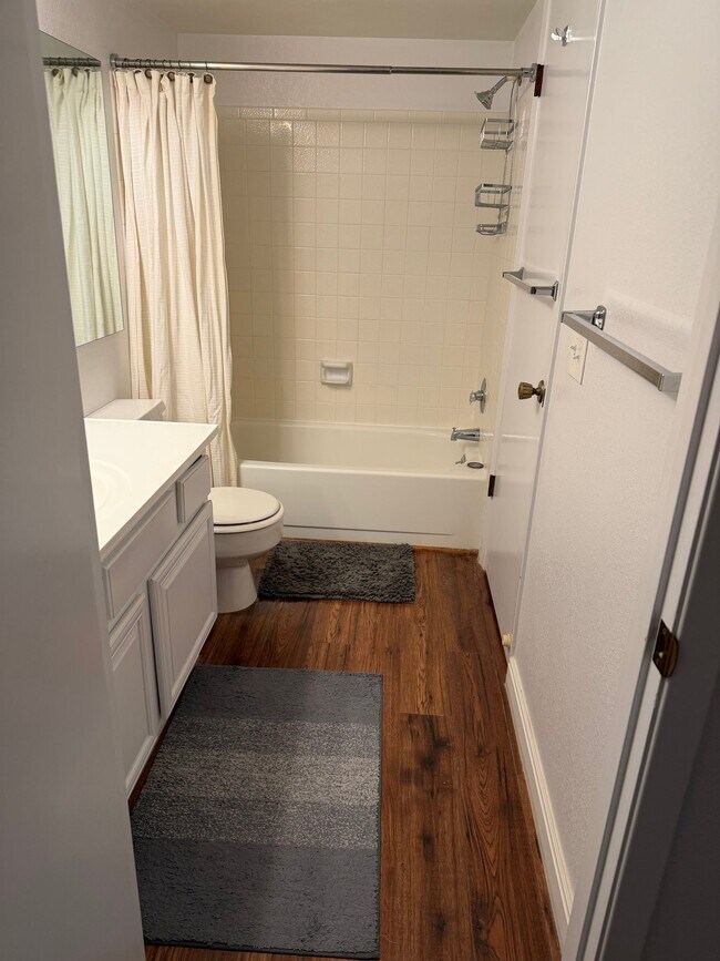 Building Photo - 6884 Countrywoods Cir