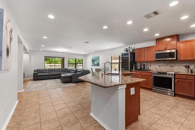 Building Photo - 14224 Lake Victor Dr