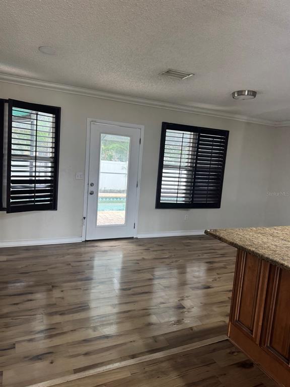 Building Photo - 3306 Lake Saxon Dr