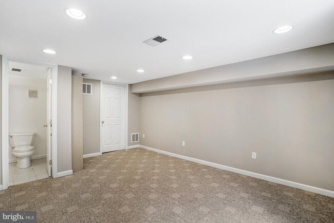 Building Photo - 1424 N Longfellow St