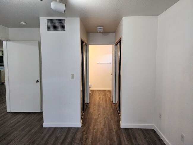 Building Photo - Summerlin Condo in La Posada