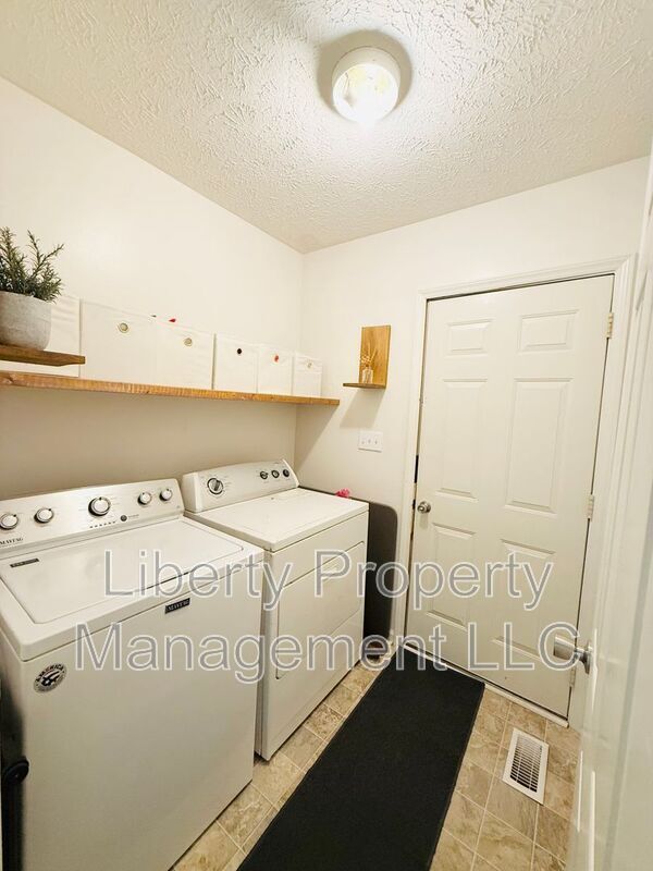 Building Photo - 132 Windsor Ln