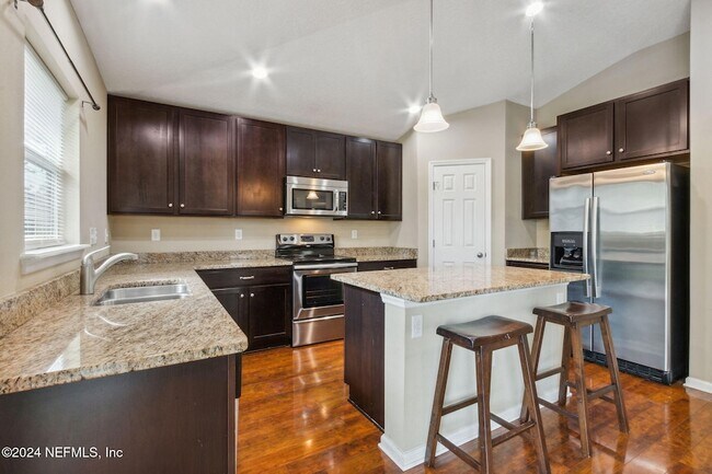 Building Photo - 4619 Pine Lake Dr