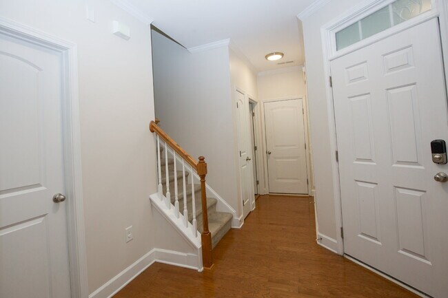 Building Photo - Charming 3 bed, 2.5 bath home with bonus t...