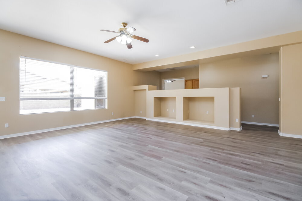 Building Photo - 513 W Remington Dr
