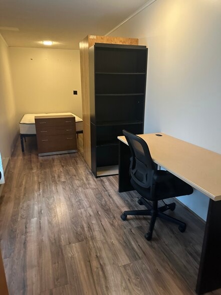 Building Photo - 5 Bayley Ave