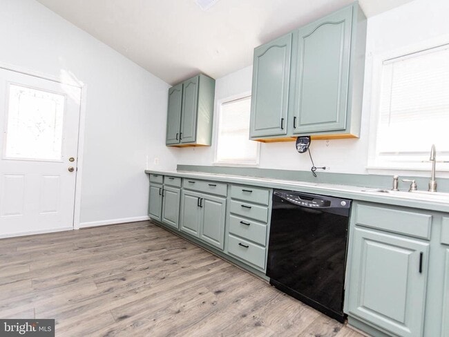 Building Photo - 15901 Perkins Ln