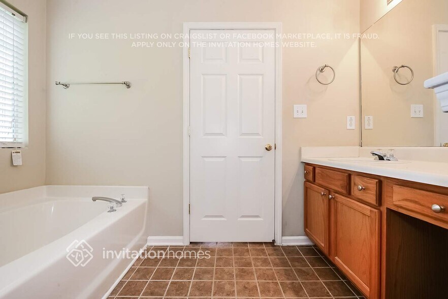 Building Photo - 145 Stoney Brook Way