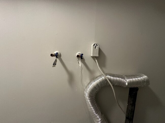 Building Photo - Very Nice 3 Bedroom In Paducah Available Immediately