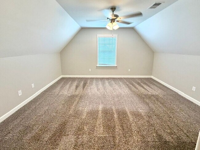 Building Photo - 5440 Lakeside Cove