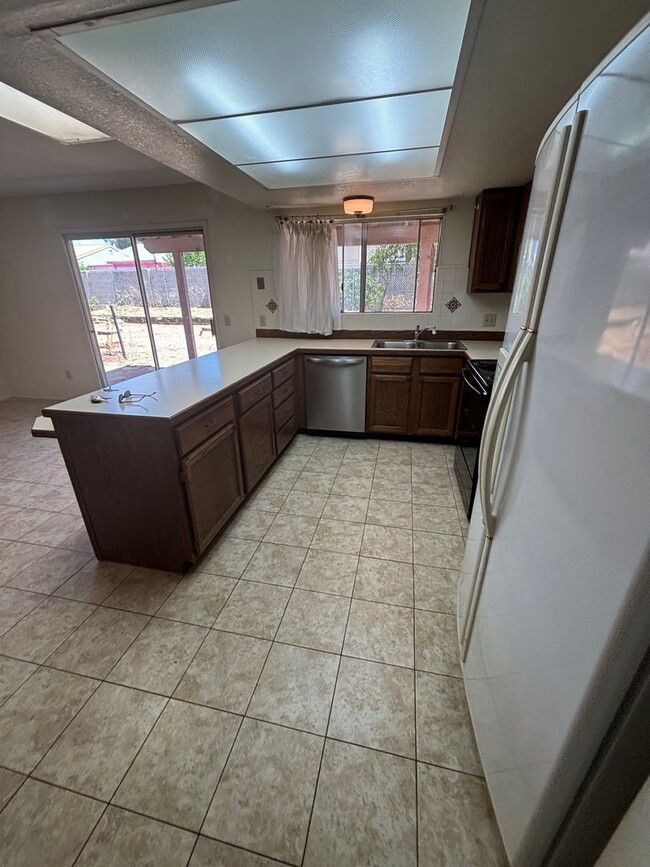 Building Photo - 554 Hegge Dr