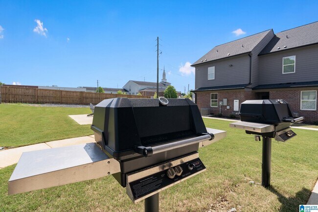 Building Photo - 829 21st Ave E