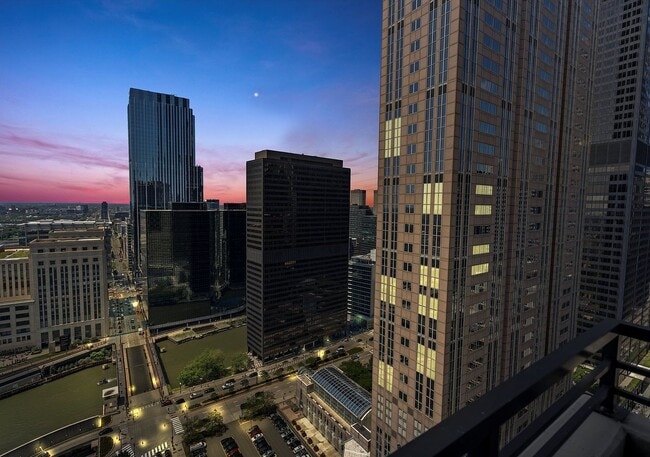 Building Photo - 235 W Van Buren St