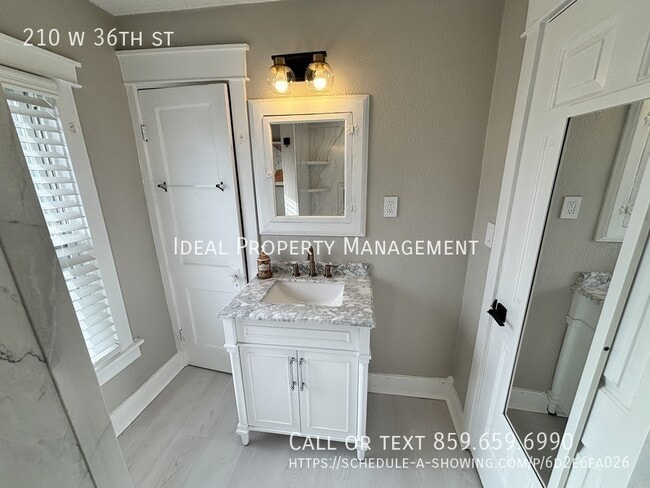 Building Photo - 210 W 36th St