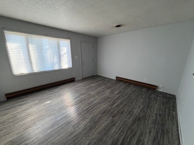 Building Photo - 1212 James-