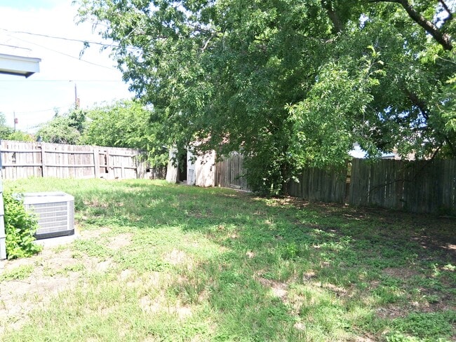 Building Photo - 3515 Plains Dr