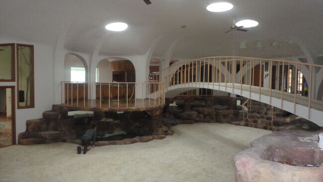 Building Photo - Large Underground House with indoor pool n...