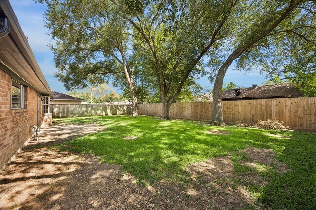 Building Photo - 1605 Cypress Hollow St