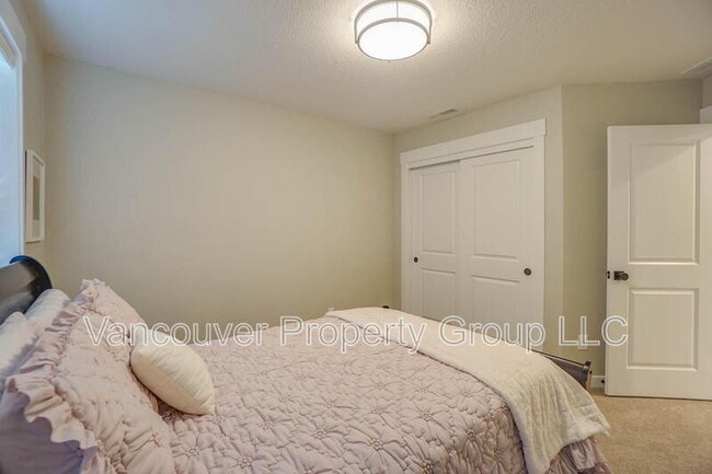 Building Photo - 737 SE 38th St