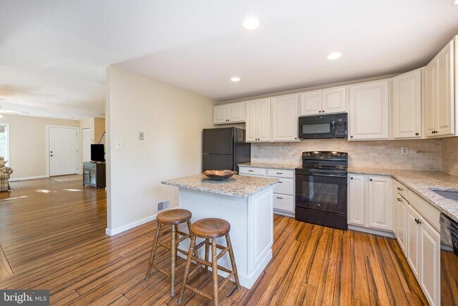Building Photo - 3930 Gatehouse Lane