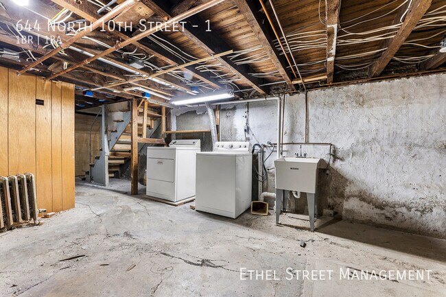 Building Photo - 644 N 10th St