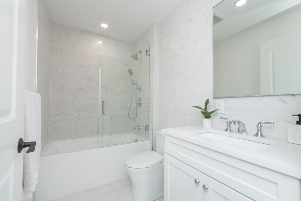 Building Photo - 106 Forest Hills St