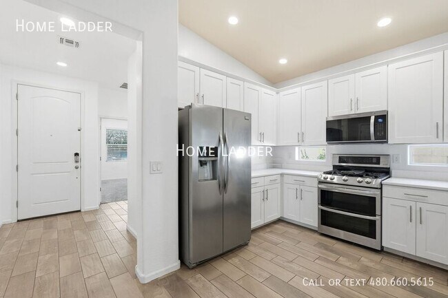 Building Photo - 3234 E Dogwood Pl