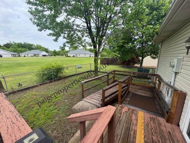 Building Photo - Bright & Spacious 3 Bed / 2 Bath Home in Town!