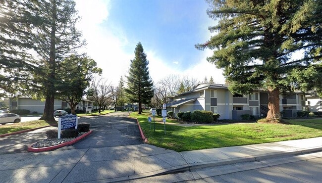 Building Photo - 1650 Forest Ave