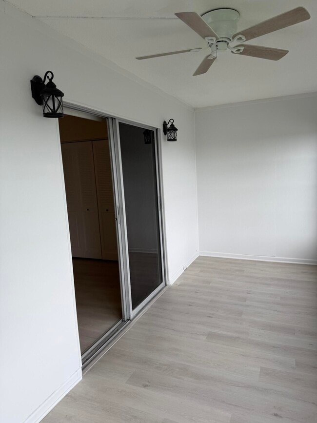 Building Photo - 4067 Yarmouth E